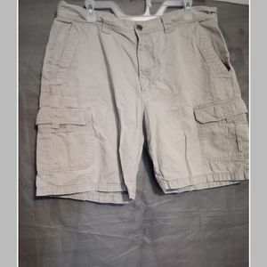 Columbia man's short size 38
